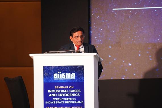 Shri R. N. Meena, Chief Controller of Explosives, addressing the Seminar on Industrial Gases and Cryogenics, organized by AIIGMA in association with ISRO and PESO, on 09.01.2026 at Bengaluru